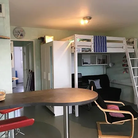 523 - A Erquy, Proximite Centre Et Du Centre, Dans Un Immeuble Tranquille *